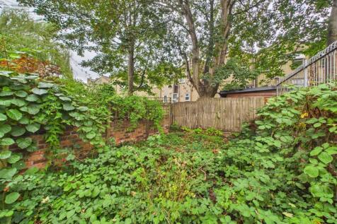 Three Bedroom Period End Terrace -17.jpg