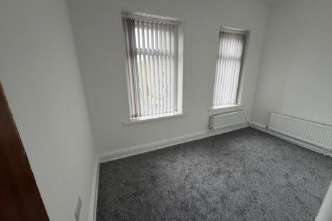 Blackmoorfoot Road, Huddersfield photo 3