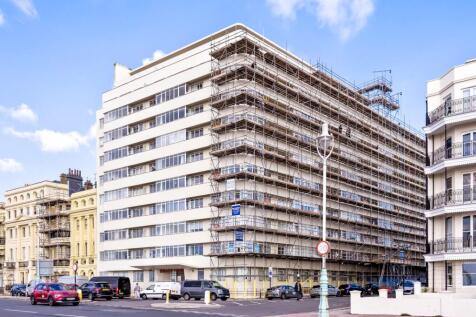 3-bed flat on Kings Road, Brighton, BN1, £2,200/mo