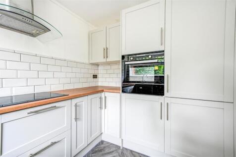 Kitchen 2.jpg