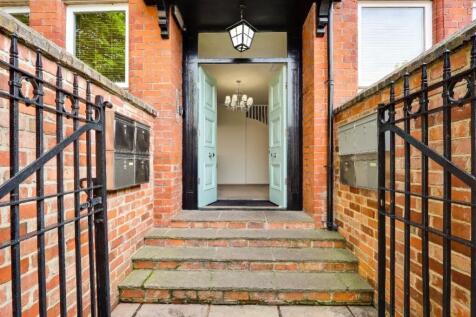 4-bed flat on Apartment 3, Westcliffe Court, 45-47 Lenton Road, The Park, Nottingham, Nottinghamshire, NG7, £2,288/mo