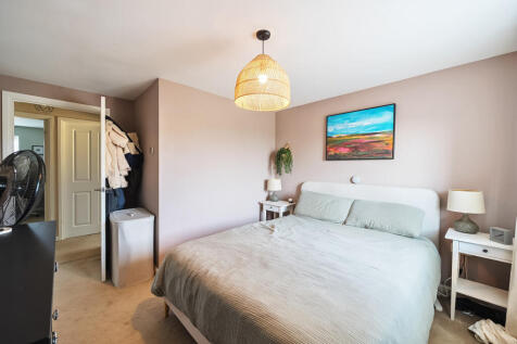 1304729-9-684078e...