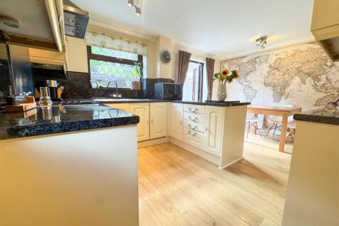 KITCHEN DINING ROOM