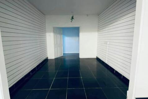 Commercial Property to rent Image 3