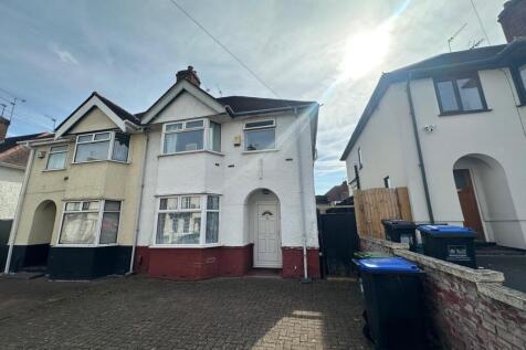 4-bed semi-detached on 14 Charlotte Street, CV31 3EB, £2,000/mo