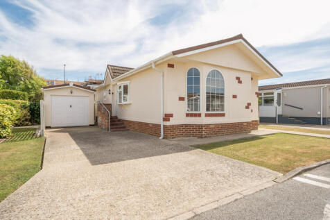 Lancing, BN15 - property photo
