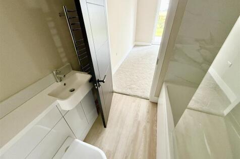 bedroom one en suite