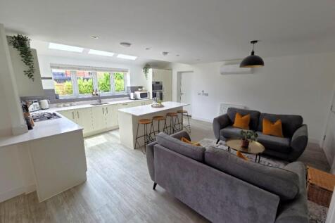 Kitchen - Dining - Family room