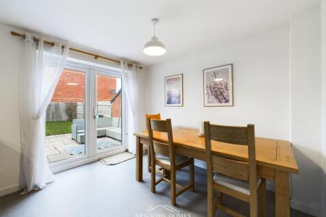Kitchen/ Dining Room