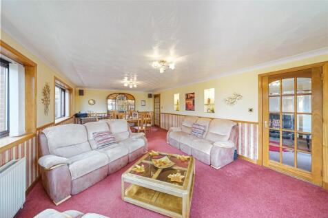 4 bed, 3 bath Detached in Cardiff - Photo 9