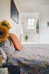 Ystafell Wely 2 / Bedroom 2