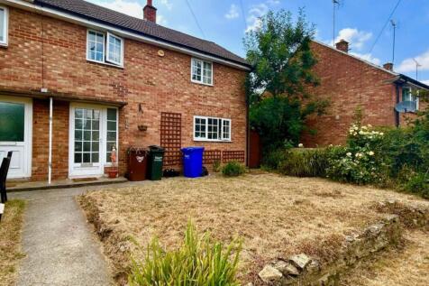 3-bed semi-detached on Woodgreen Avenue, Banbury, £1,400/mo