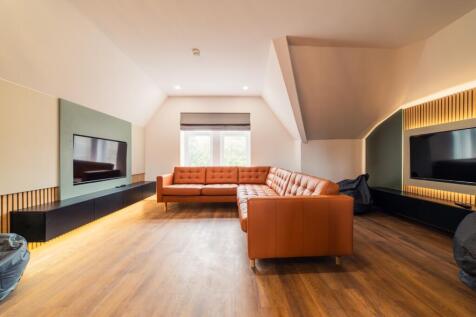 6-bed flat on Ruthin Gardens, Cathays, £3,720/mo
