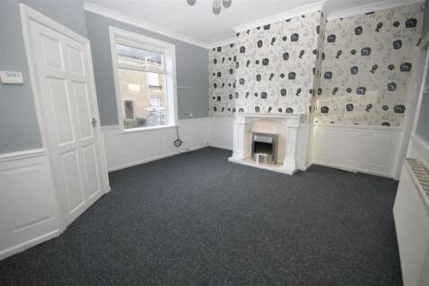 LIVING ROOM.JPG