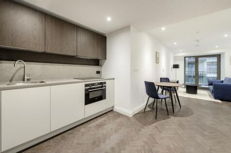 Halcyon House, Queens Cross, E16 photo 2
