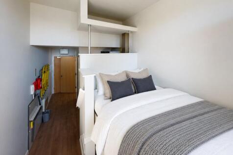 Studio flat on Queens Road (Flat 13), Clifton, Bristol, (Third Floor), BS8, £1,199/mo