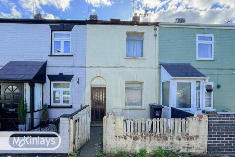 2 Bedroom Terraced for Sale close to the Train st