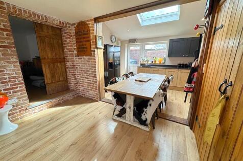 Dining Kitchen to...