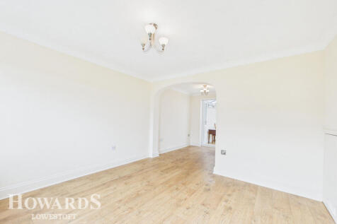 Lowestoft, NR33 - property photo