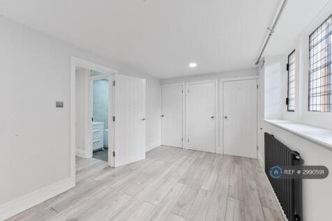 Large Double Bedroom