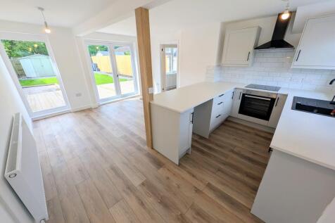 Cardigan Close, Croesyceiliog, Cwmbran photo 3