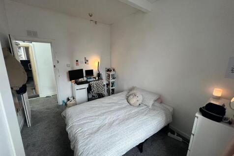 Bright double bedroom with dedicated study desk...