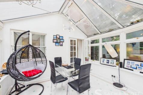 Sunroom / Dining Area