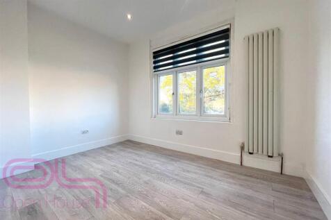 Hounslow Avenue Bedroom 2.jpg