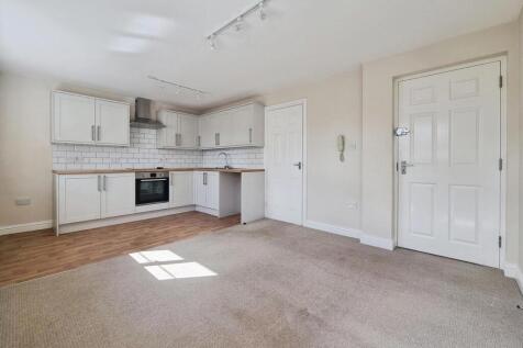 Century Road, Faversham, Kent, ME13 photo 3