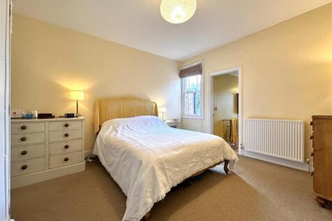 Master Bedroom Into En-Suite 616