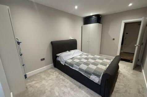 Fishponds Road, Wokingham photo 3
