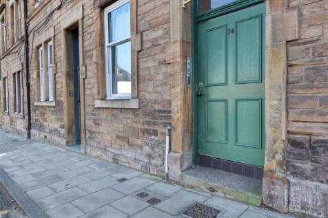 24/8 Broughton Road