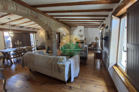 4 Bedroom Property For Sale-PAR18-1