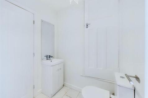CAM02700G0-PR0151-STILL002.jpg