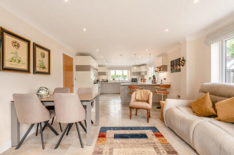 8691798-interior1...