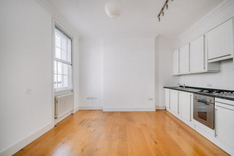 Cranbourn_Street_02