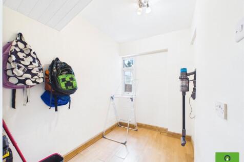 Rosebank Avenue, Hornchurch, Essex, RM12 photo 4