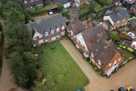 Chiltern Manor Flats, Backsideans, Wargrave, Berkshire RG10 8JR