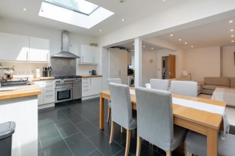 Kitchen living area 