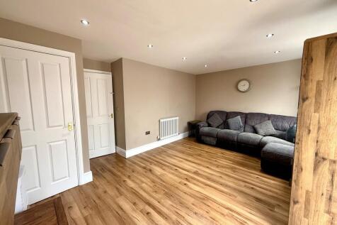 43 king road loun...