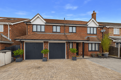 A Stunning Five-Bedroom Detached Family Home, Bea