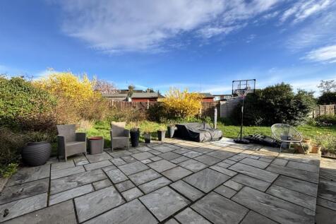 Rear garden 2.jpg