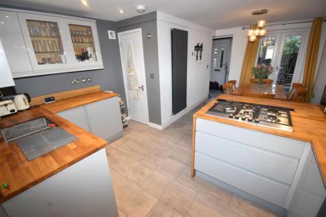 Kitchen 3.JPG