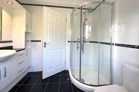 En suite Shower R...