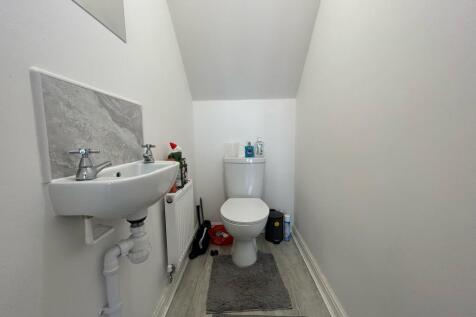 Elliott Grove, Rotherham, S65 3SZ photo 4