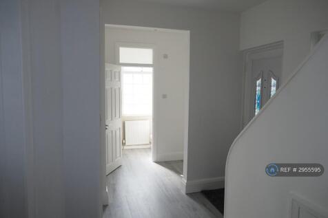 Entrance Hall - View To Guest Wc