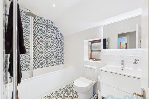 CAM04024G0-PR0032-STILL014