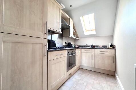 Kingfisher Court, Connaught Road, Fleet, GU51 photo 3