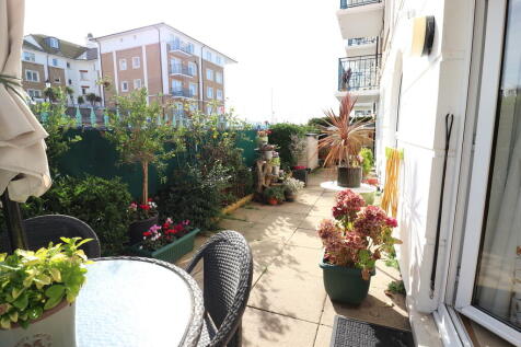 2-bed flat on Britannia Court, Brighton Marina Village, £1,500/mo
