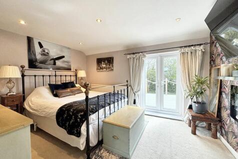 5 bed, 2 bath Farm House in Manchester - Photo 16